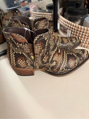 NWT ROPER AVA SNAKESKIN FASHION BOOTIES - SNIP TOE SIZE 5